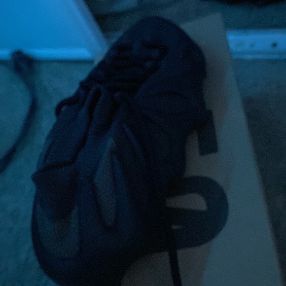 Yeezy 450 dark slate (Black) SIZE 5 1/2 IN MEN - Picture 6 of 10